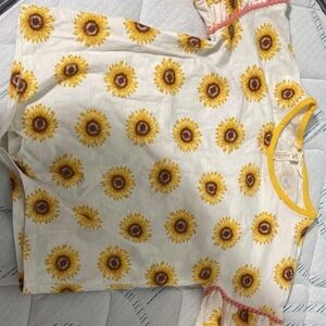 MJ sunflower top